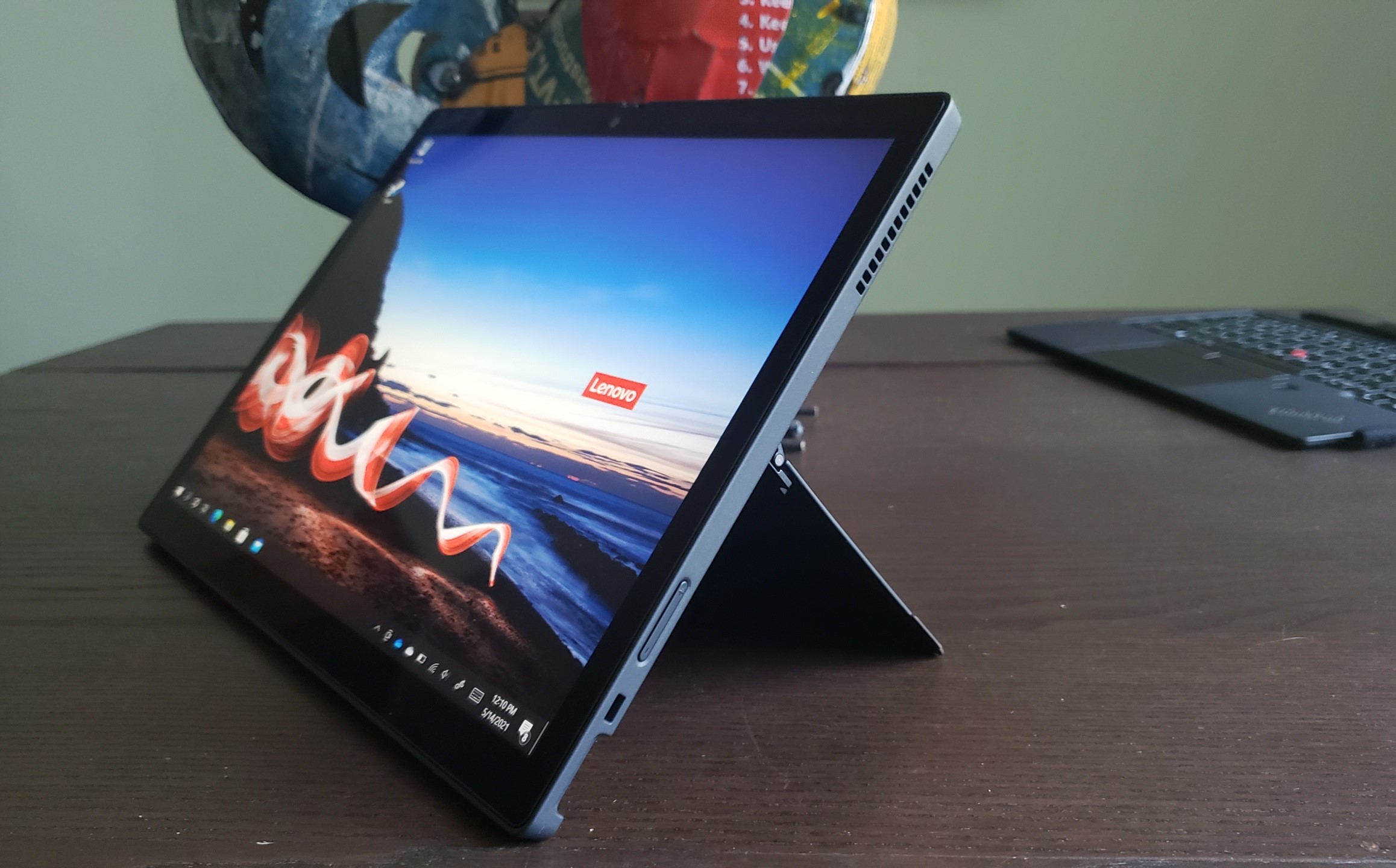 Hands-On Review: Lenovo ThinkPad X12 Detachable – Technical Fowl